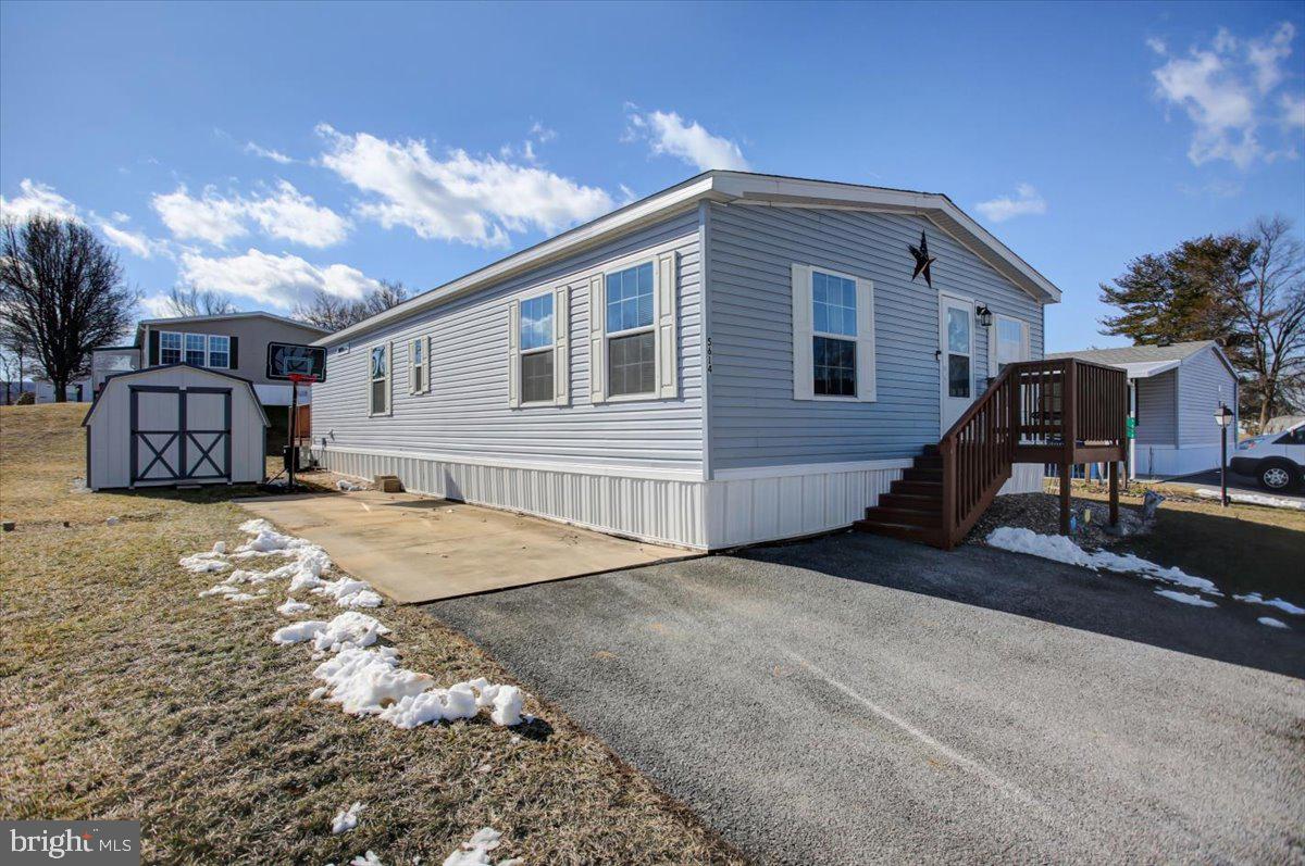 COLONIAL ESTATES - Residential