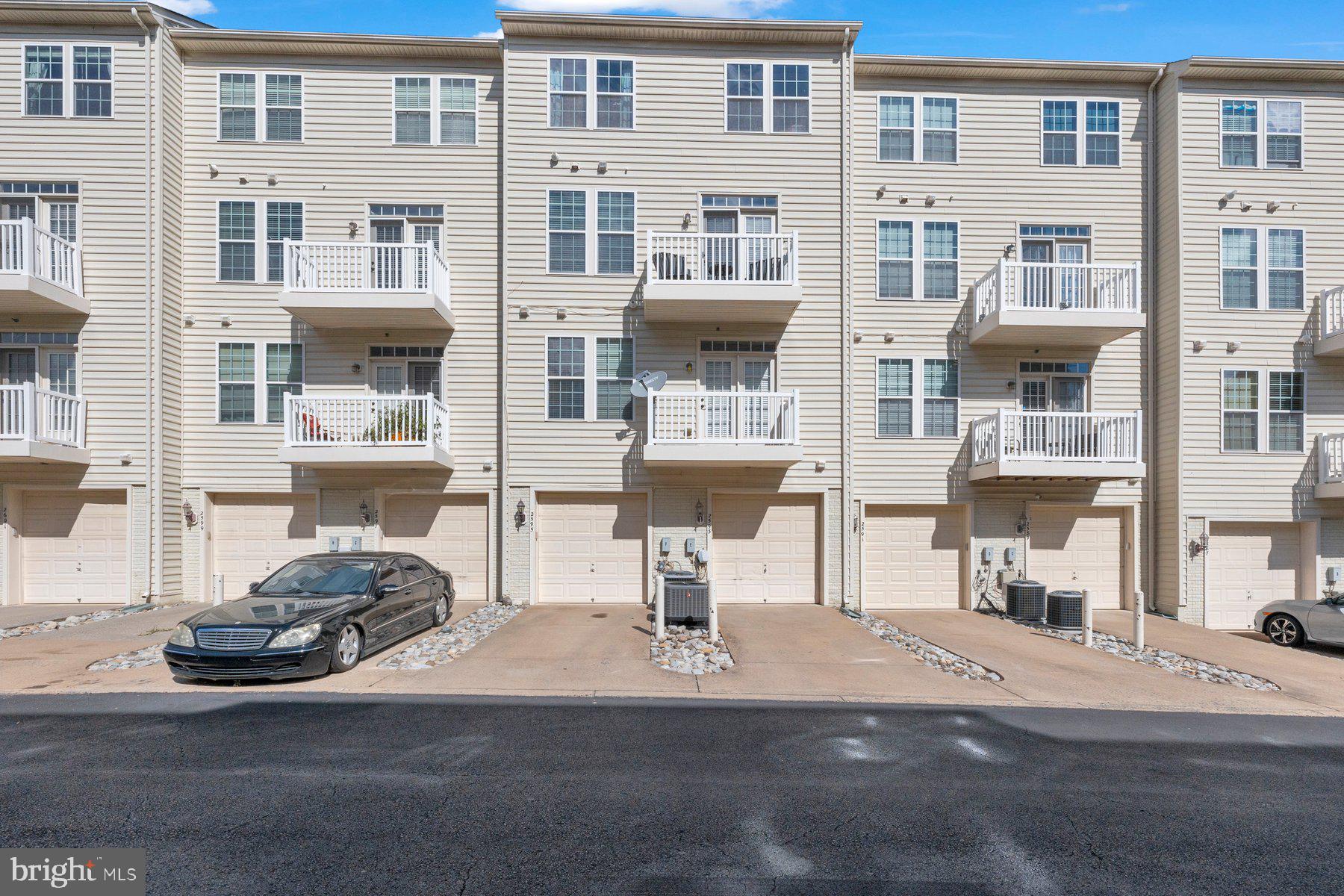 2595 EASTBOURNE DRIVE
