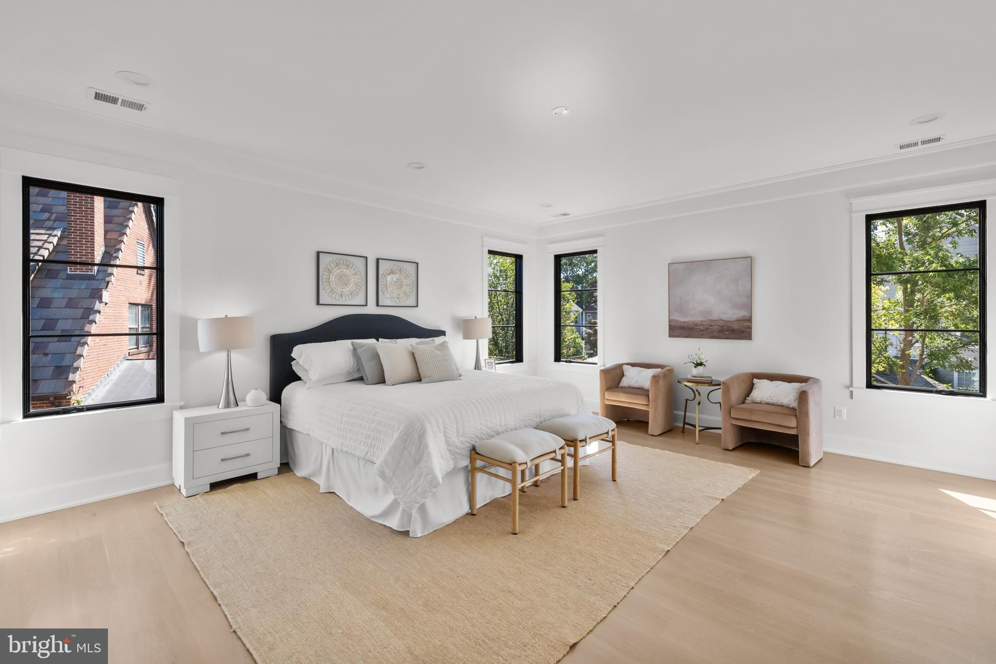 LYON VILLAGE - Residential