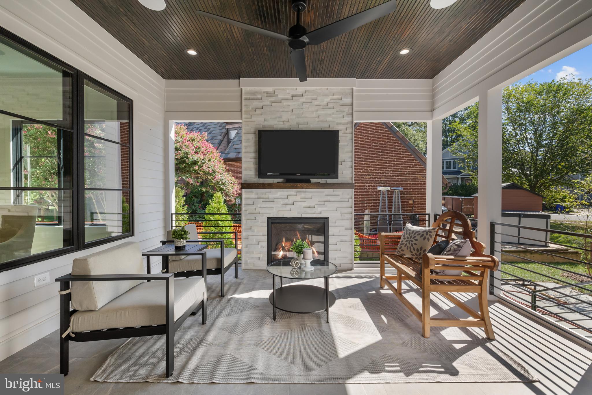 LYON VILLAGE - Residential