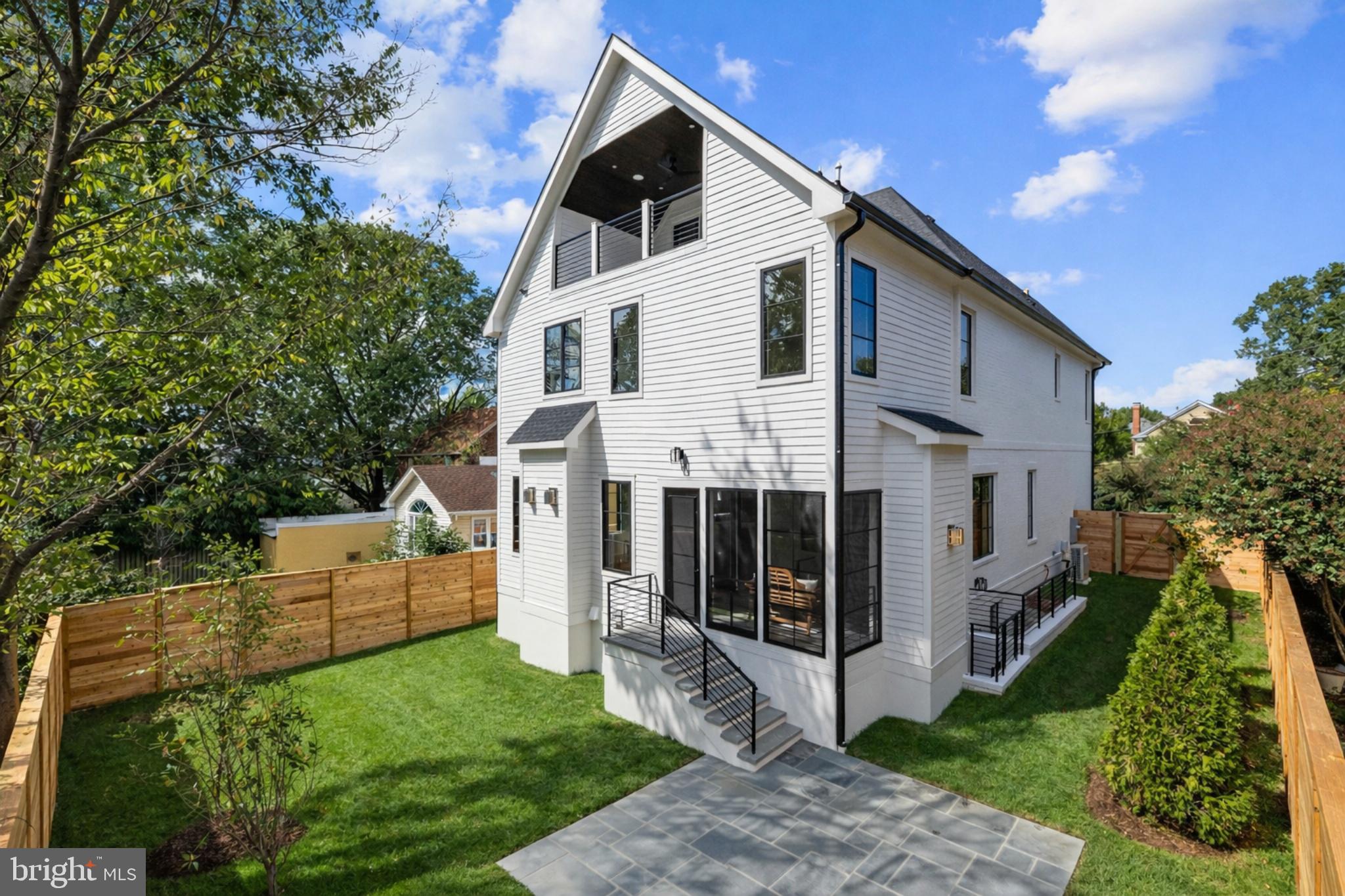 LYON VILLAGE - Residential