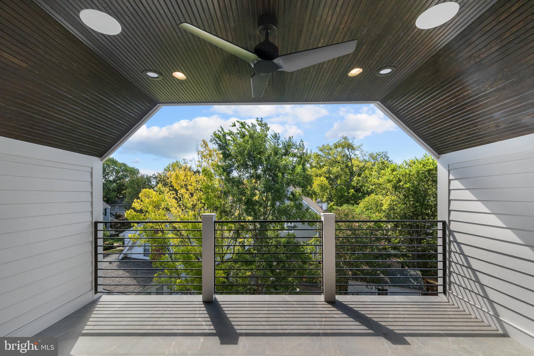 LYON VILLAGE - Residential