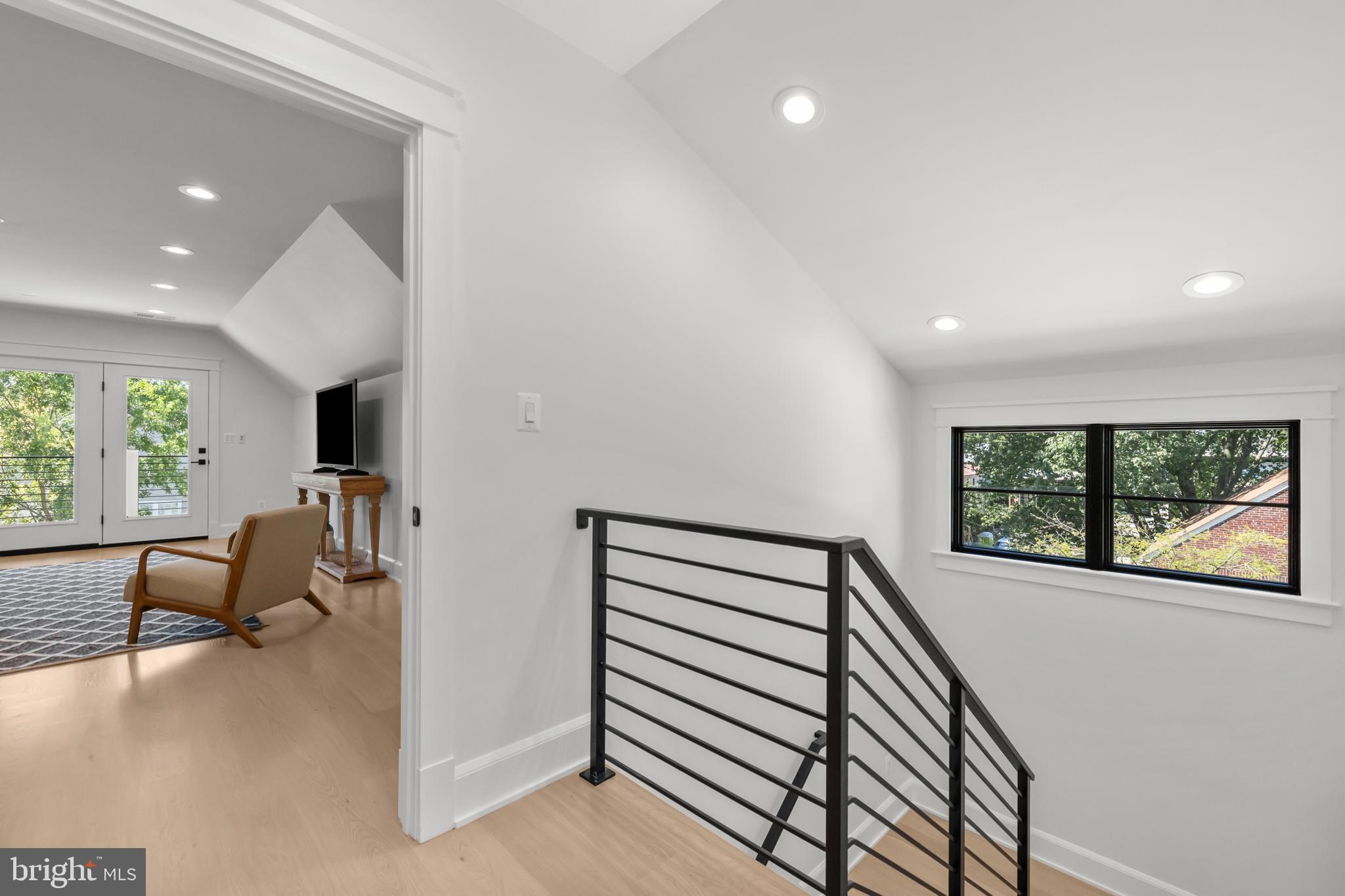 LYON VILLAGE - Residential