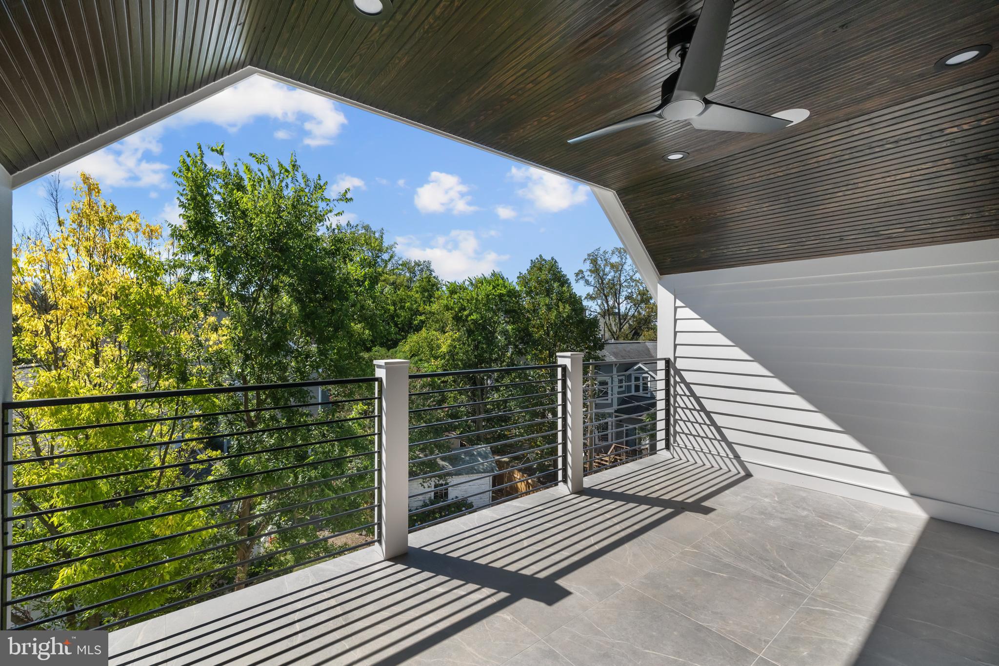 LYON VILLAGE - Residential