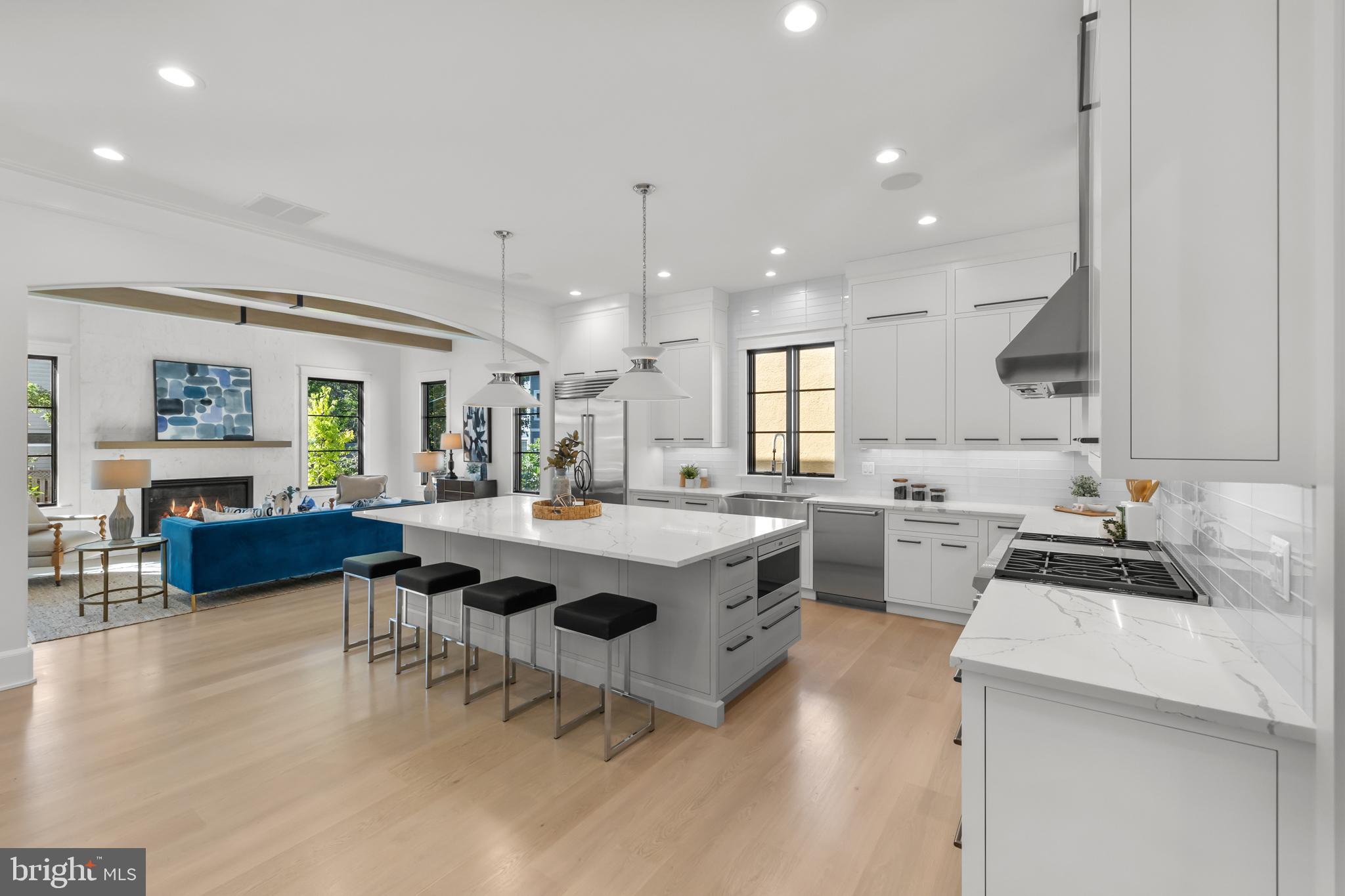 LYON VILLAGE - Residential