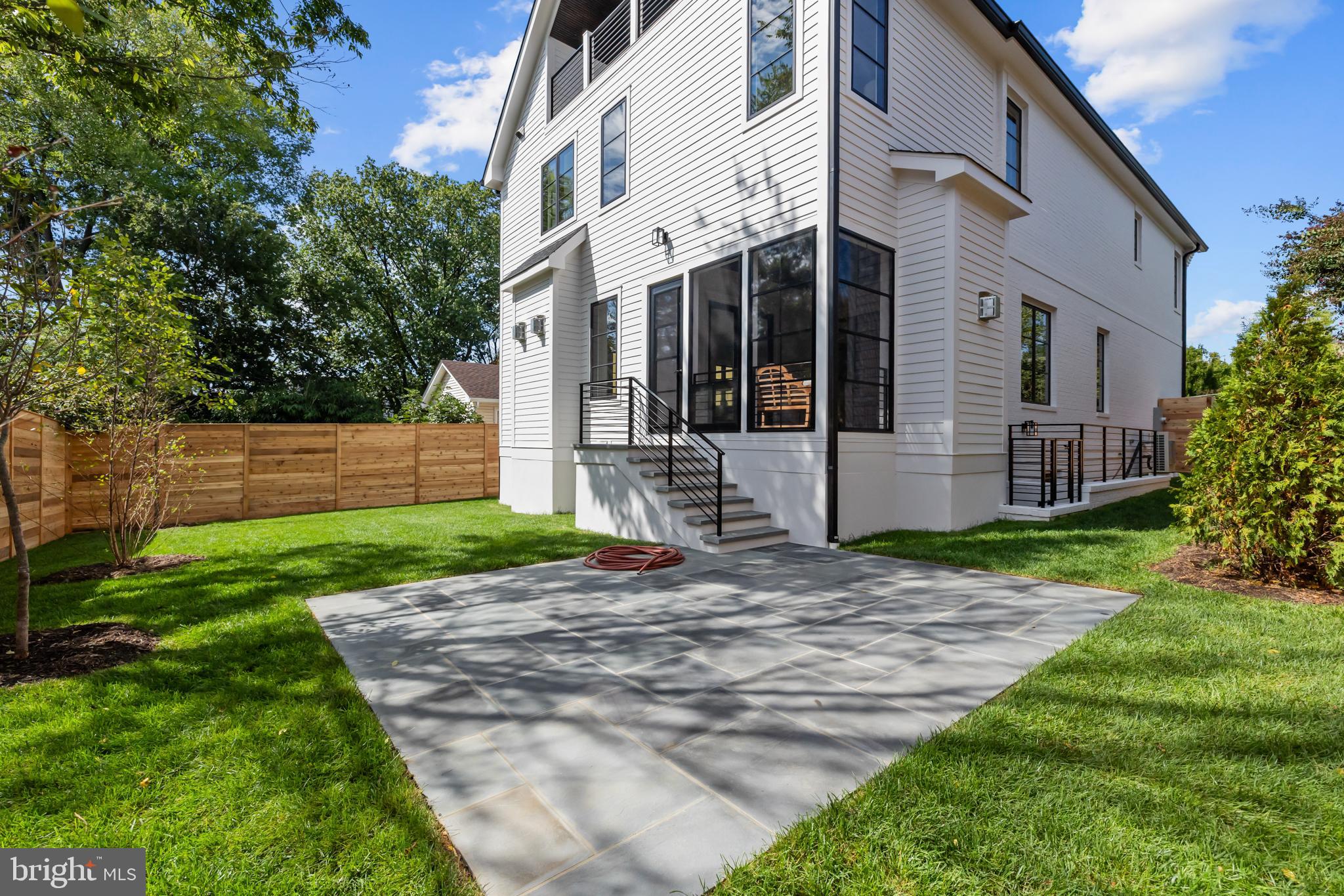 LYON VILLAGE - Residential