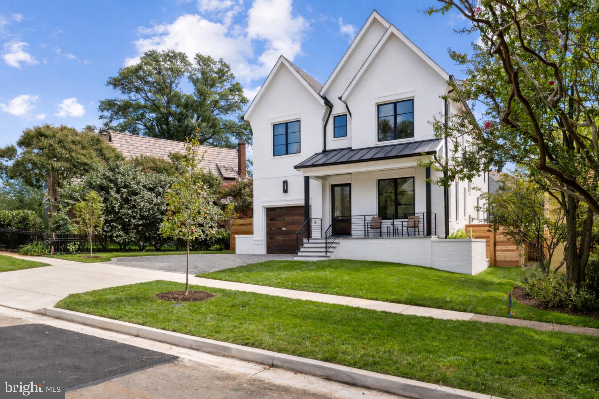 LYON VILLAGE - Residential