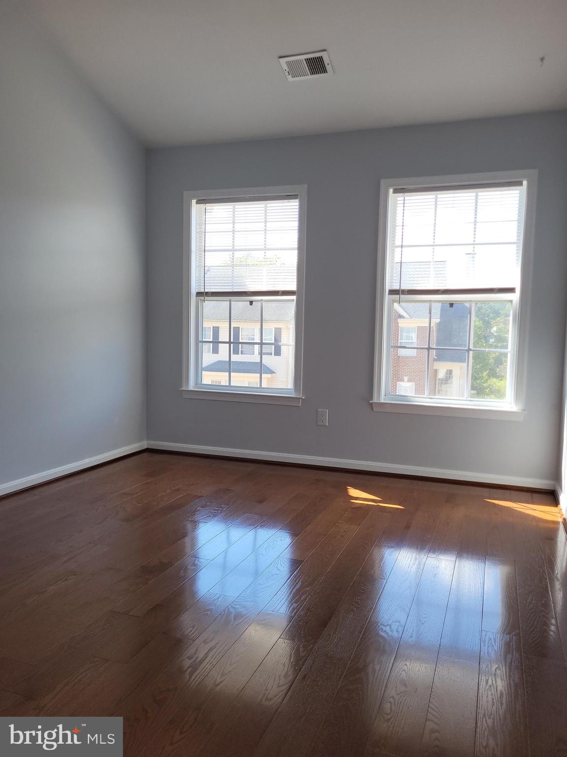 ASHBURN VILLAGE - Residential Lease