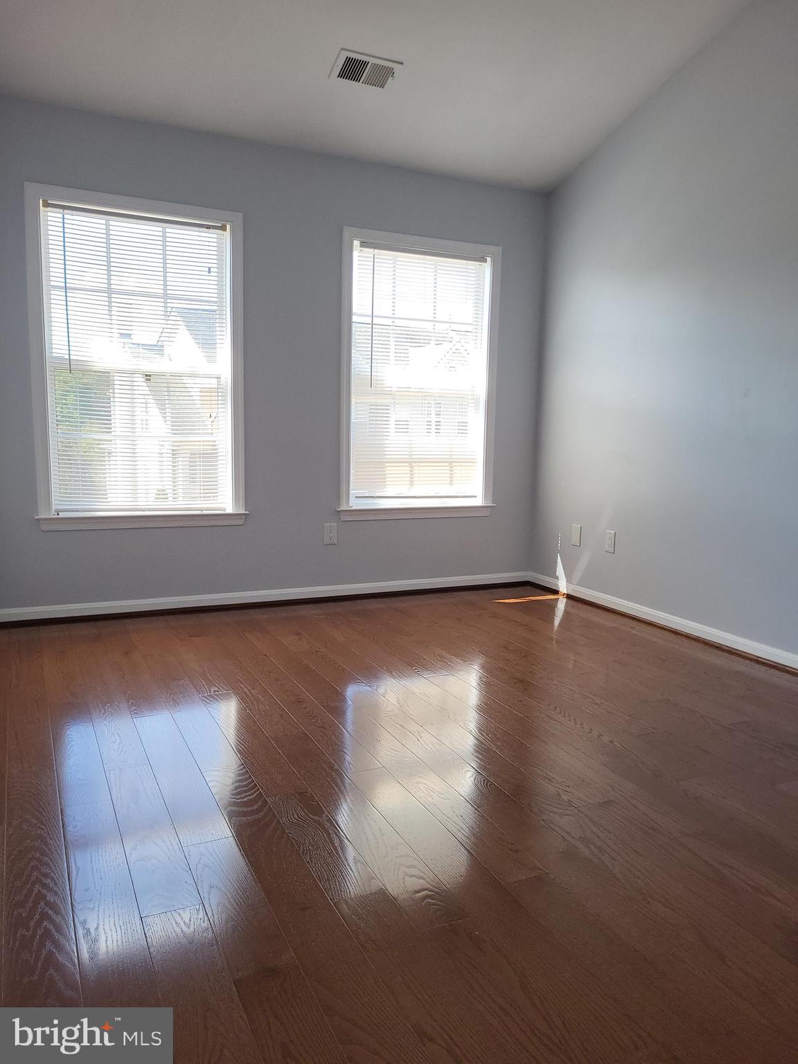 ASHBURN VILLAGE - Residential Lease