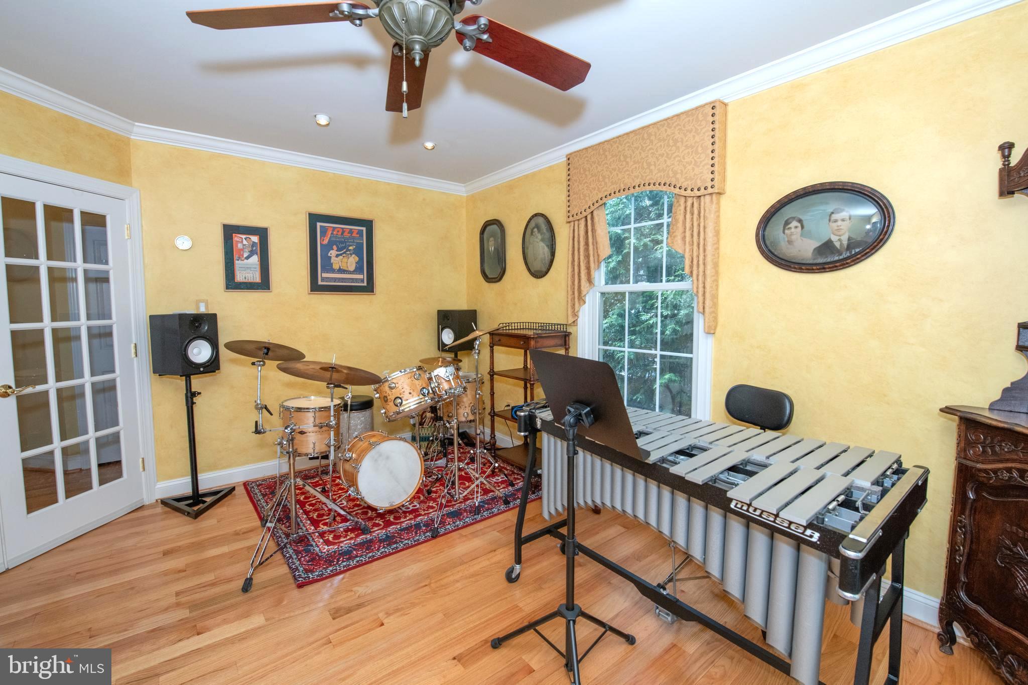 MEADOW BROOK - Residential