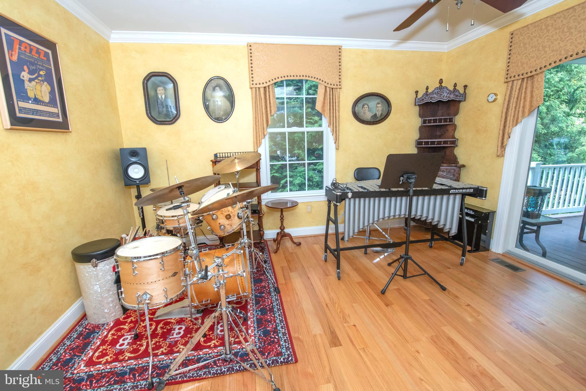 MEADOW BROOK - Residential