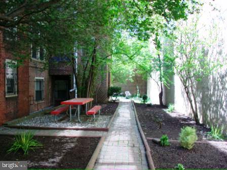 CENTER CITY - Residential Lease