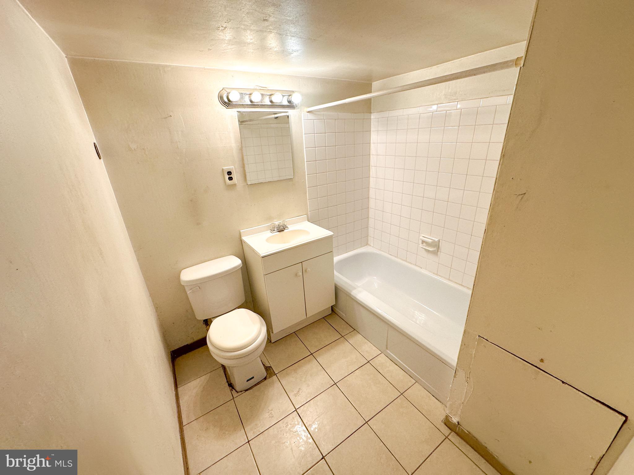 148 W SPENCER STREET 1