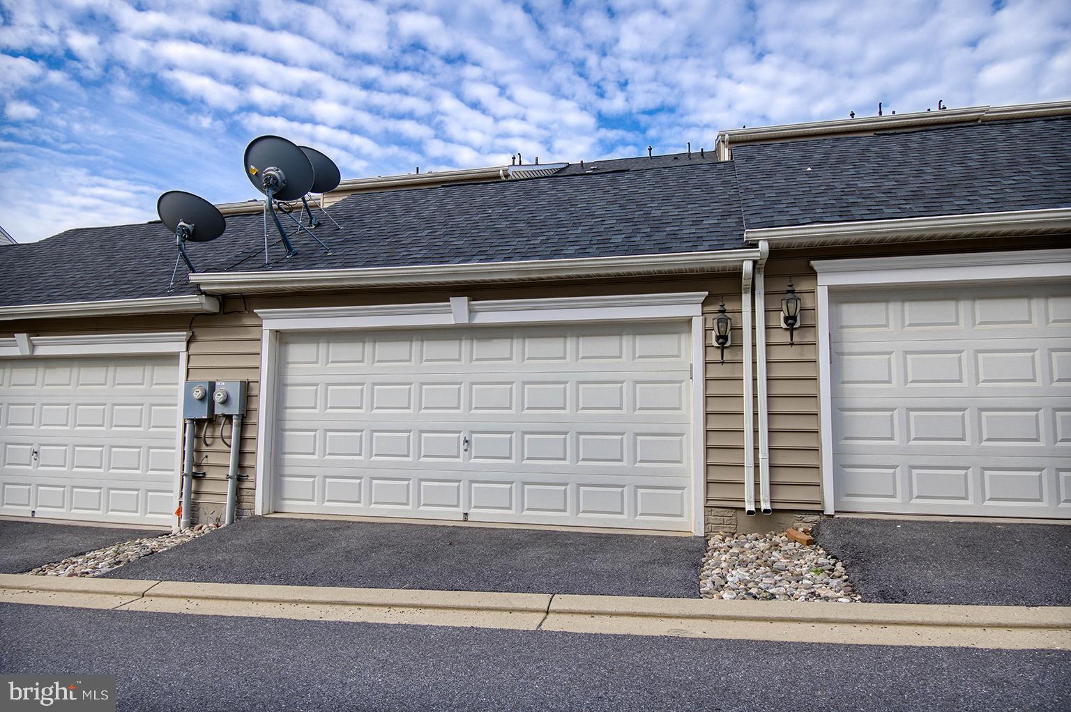 MARKET SQUARE - Residential Lease