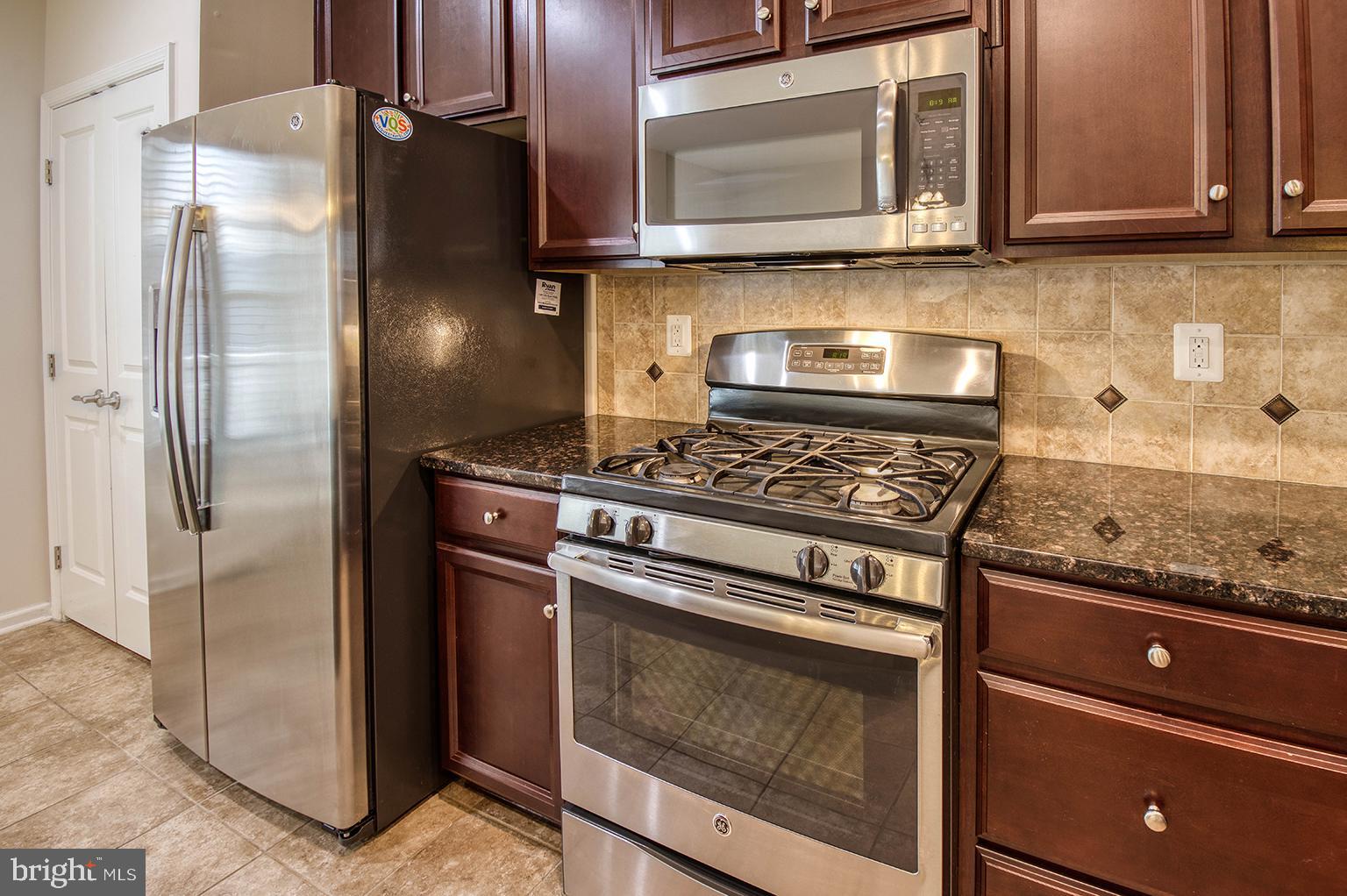 MARKET SQUARE - Residential Lease