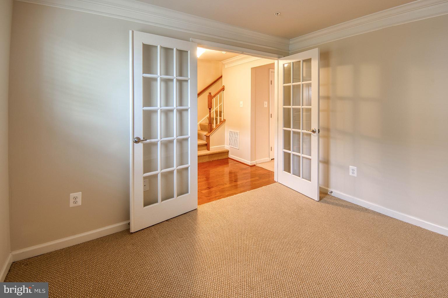 MARKET SQUARE - Residential Lease