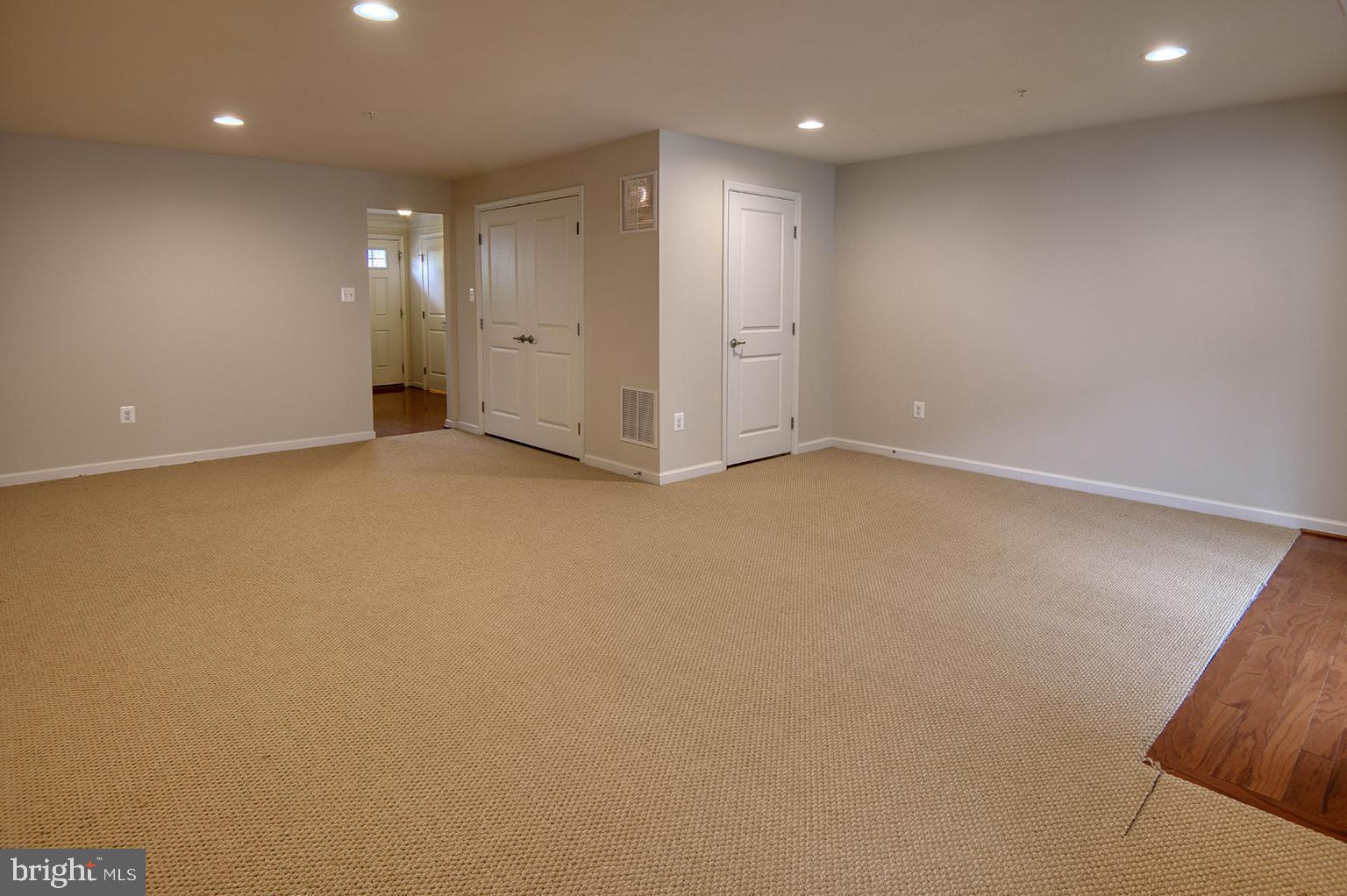 MARKET SQUARE - Residential Lease