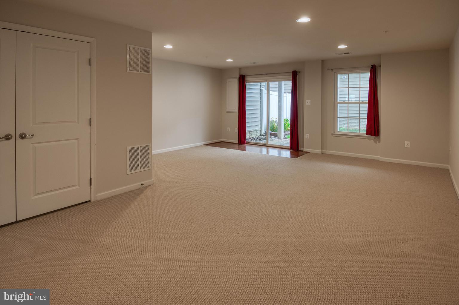 MARKET SQUARE - Residential Lease