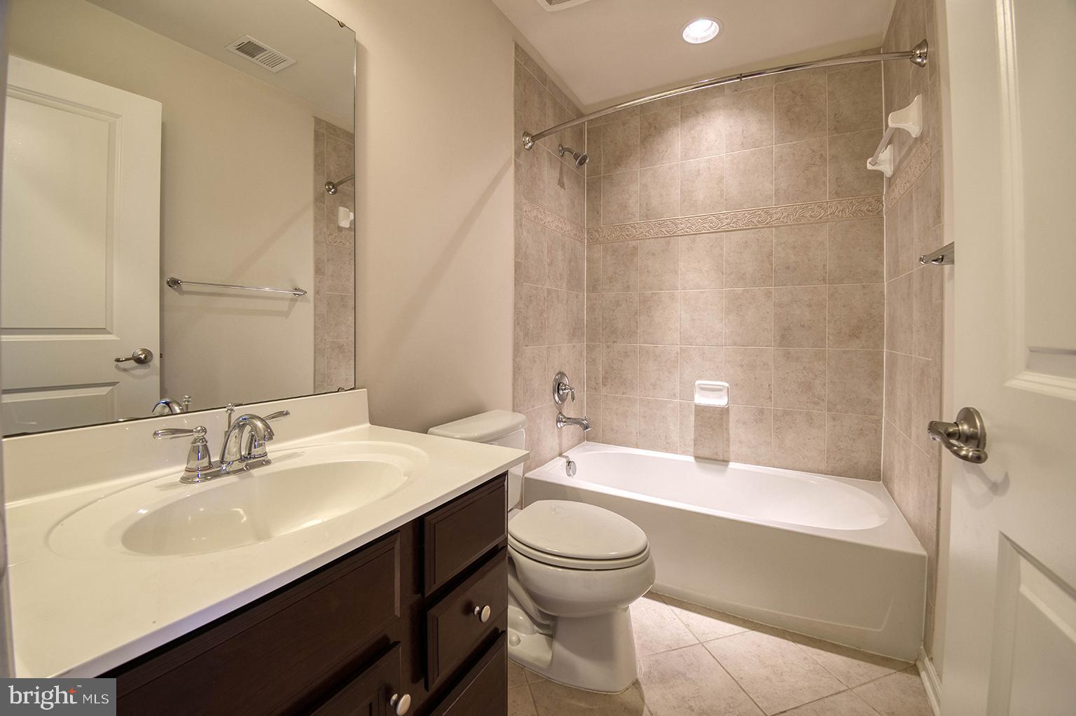 MARKET SQUARE - Residential Lease