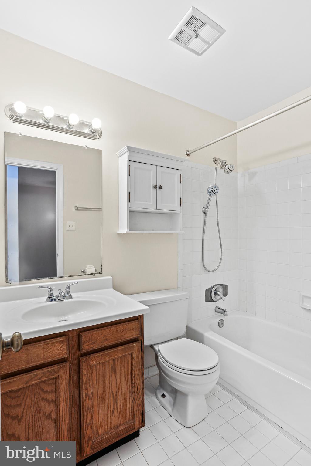 WOODLAND HILLS - Residential Lease