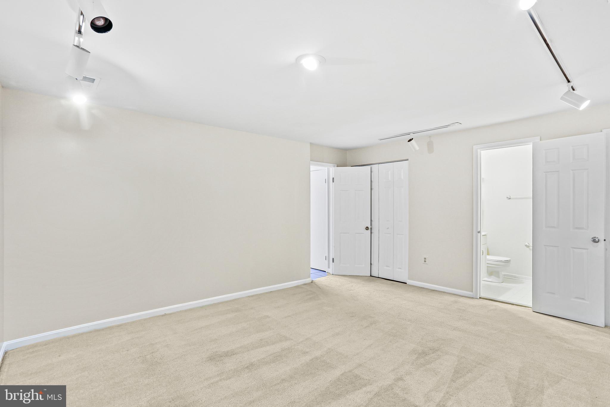 WOODLAND HILLS - Residential Lease