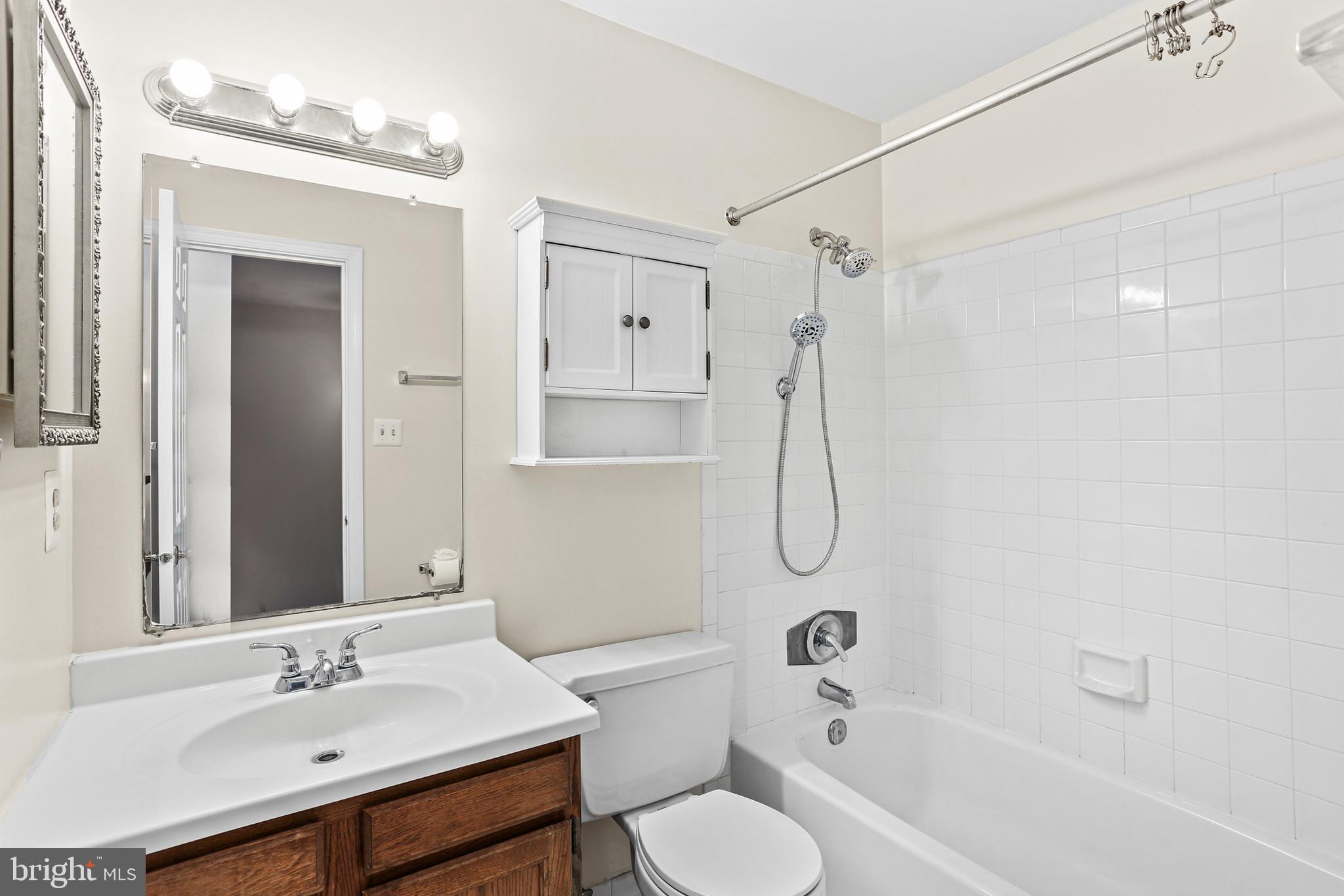 WOODLAND HILLS - Residential Lease