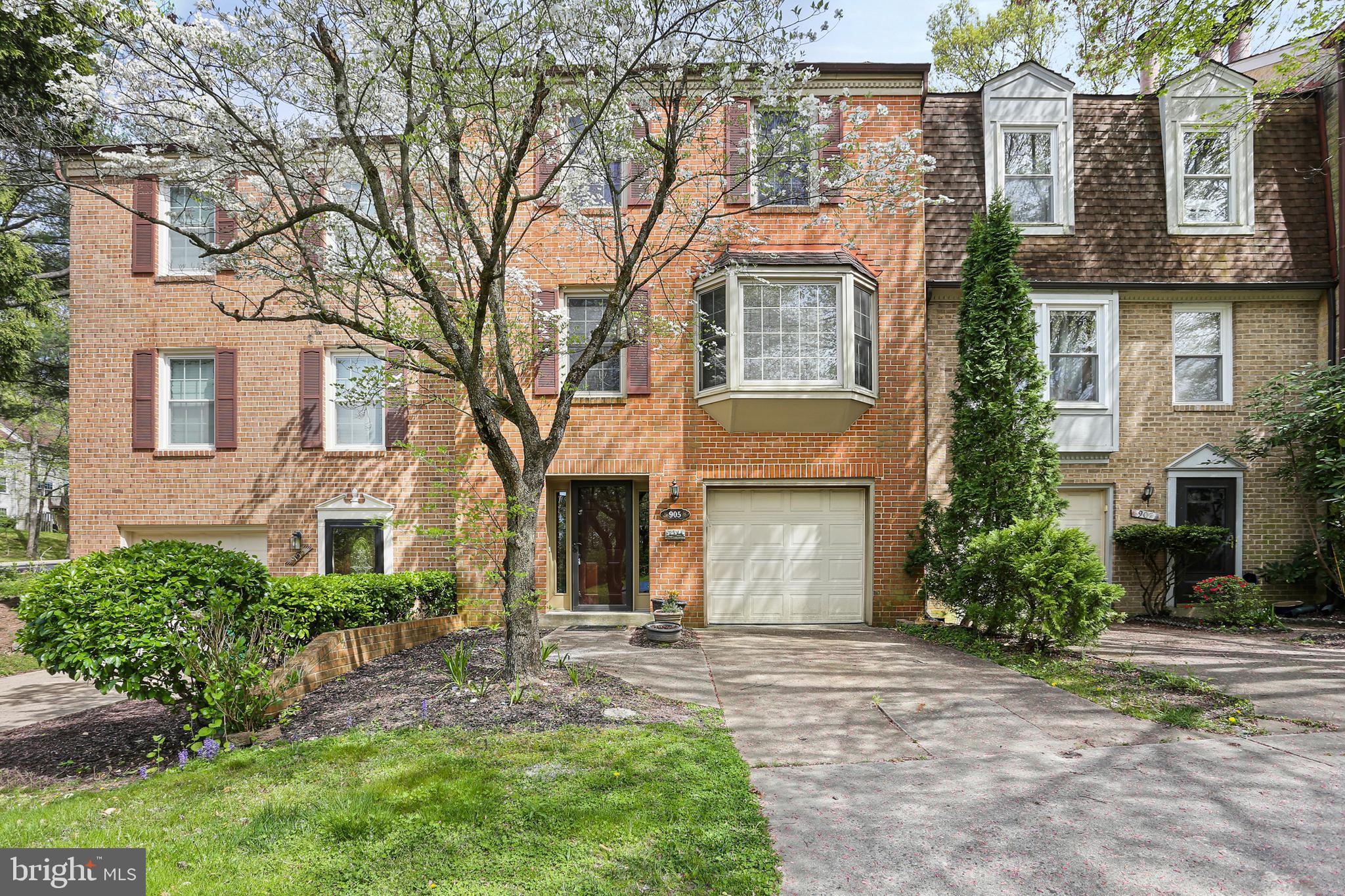 WOODLAND HILLS - Residential Lease