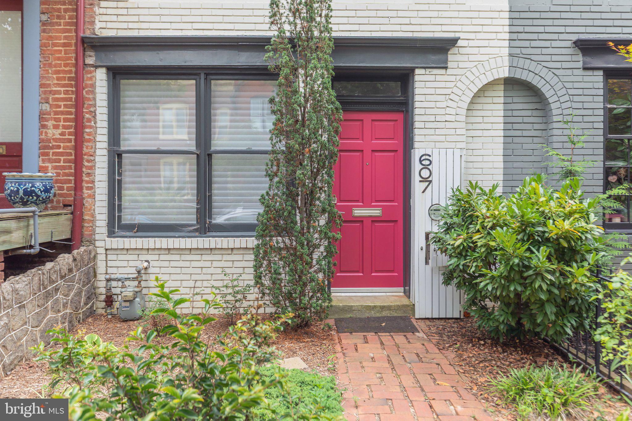607 CONSTITUTION AVENUE NE