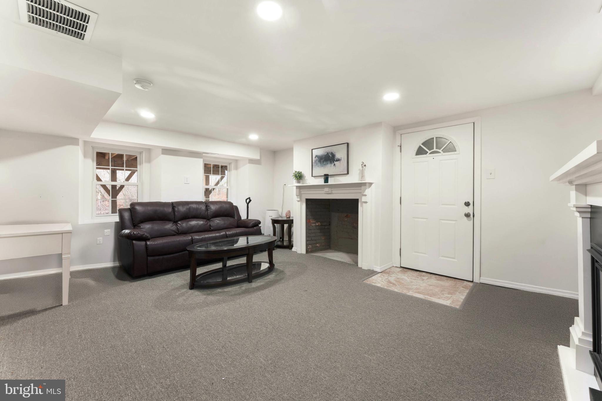 NEWPORTVILLE - Residential