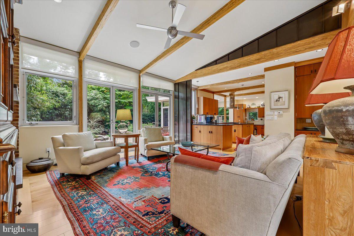1212 WOODSIDE PARKWAY