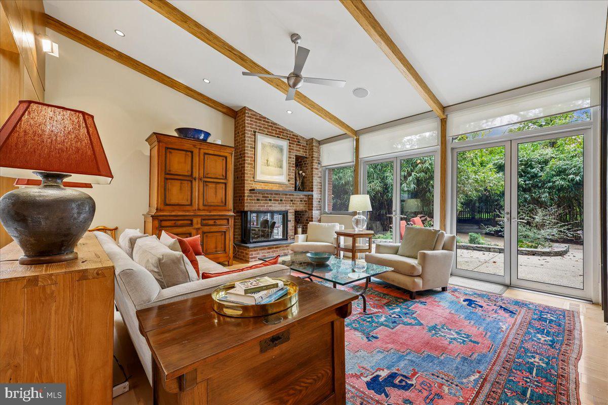 1212 WOODSIDE PARKWAY