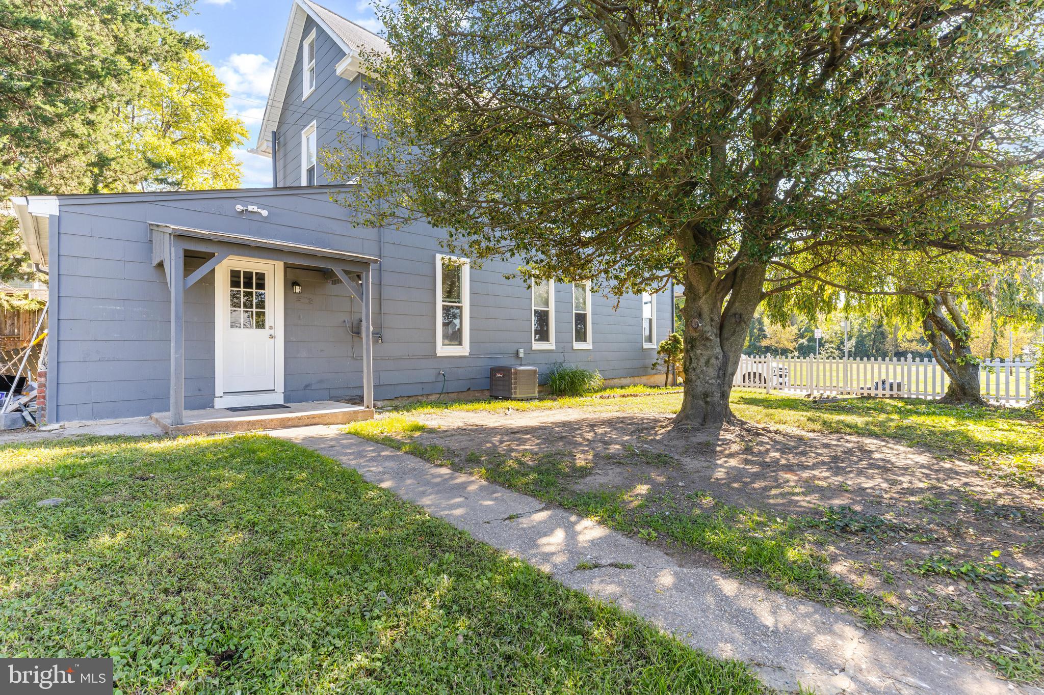 LANDSDOWNE - Residential