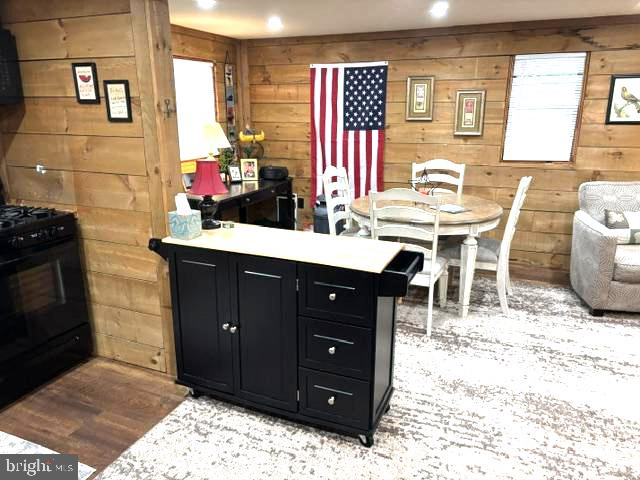 141 MATTHEWS LOOP