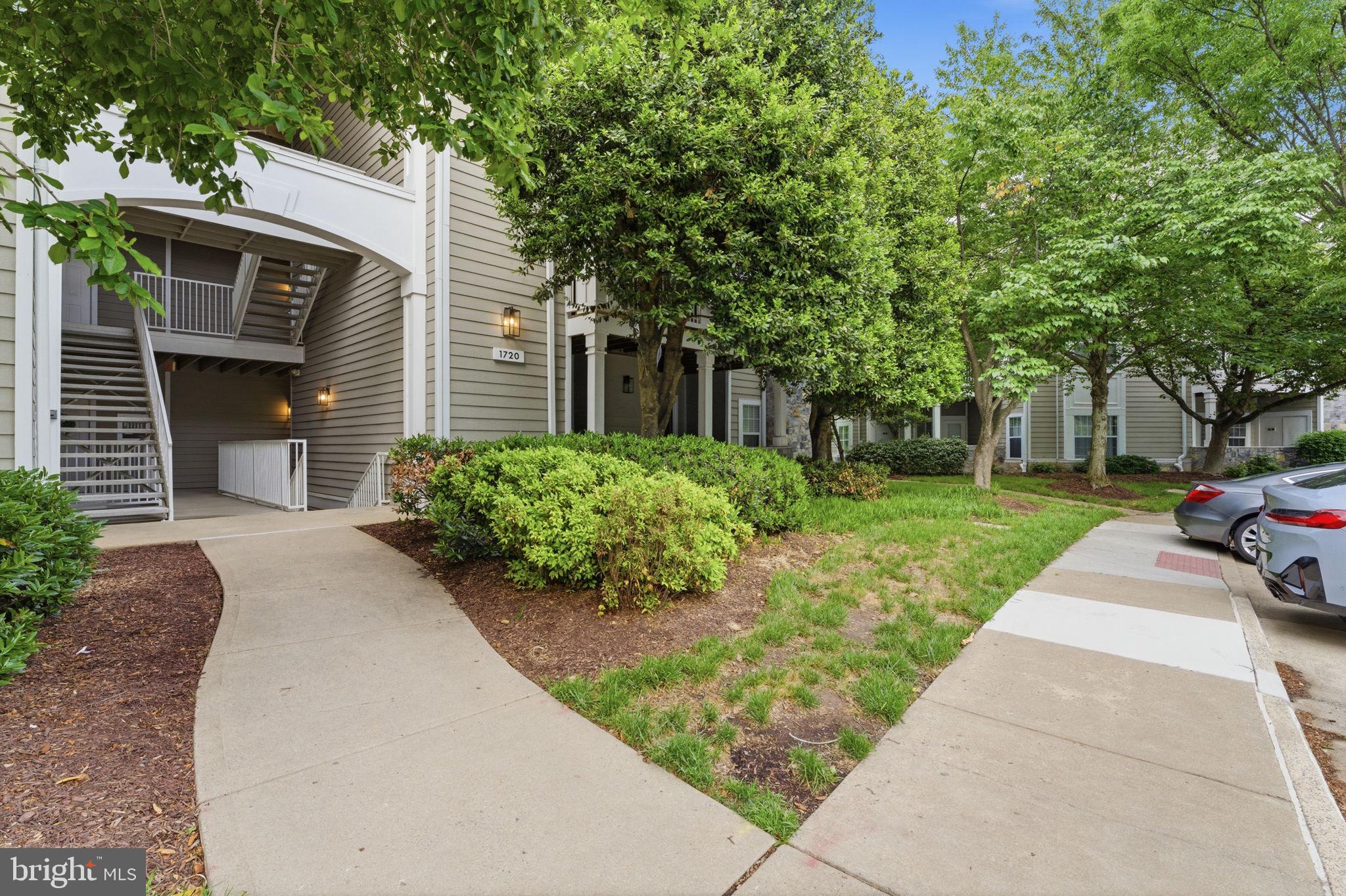 EDGEWATER AT TOWN CENTER - Residential
