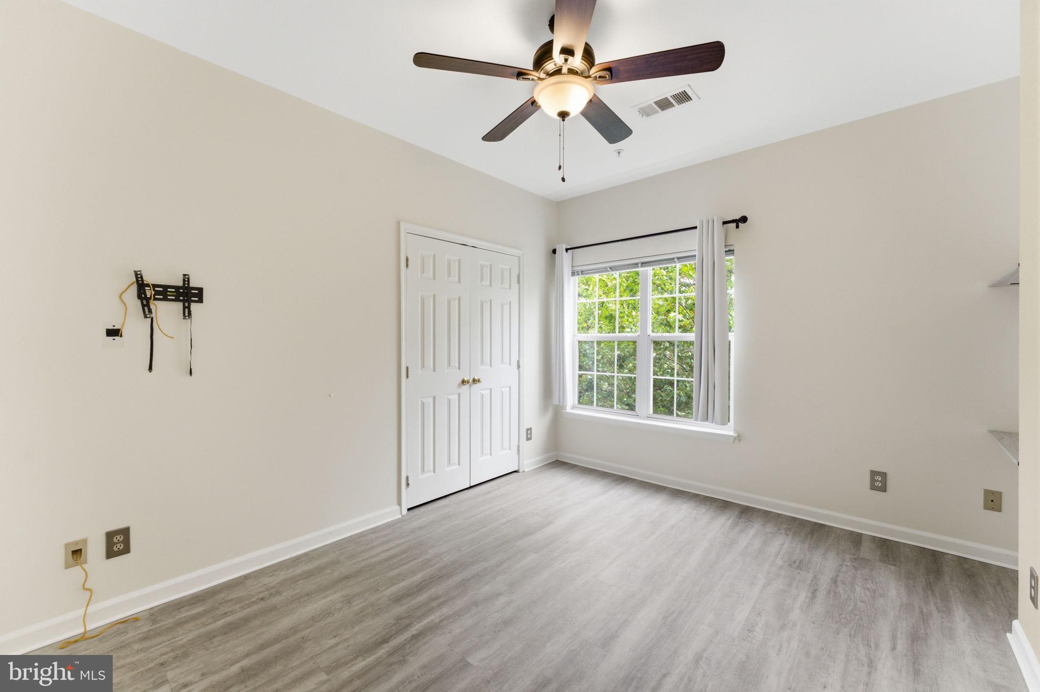 EDGEWATER AT TOWN CENTER - Residential