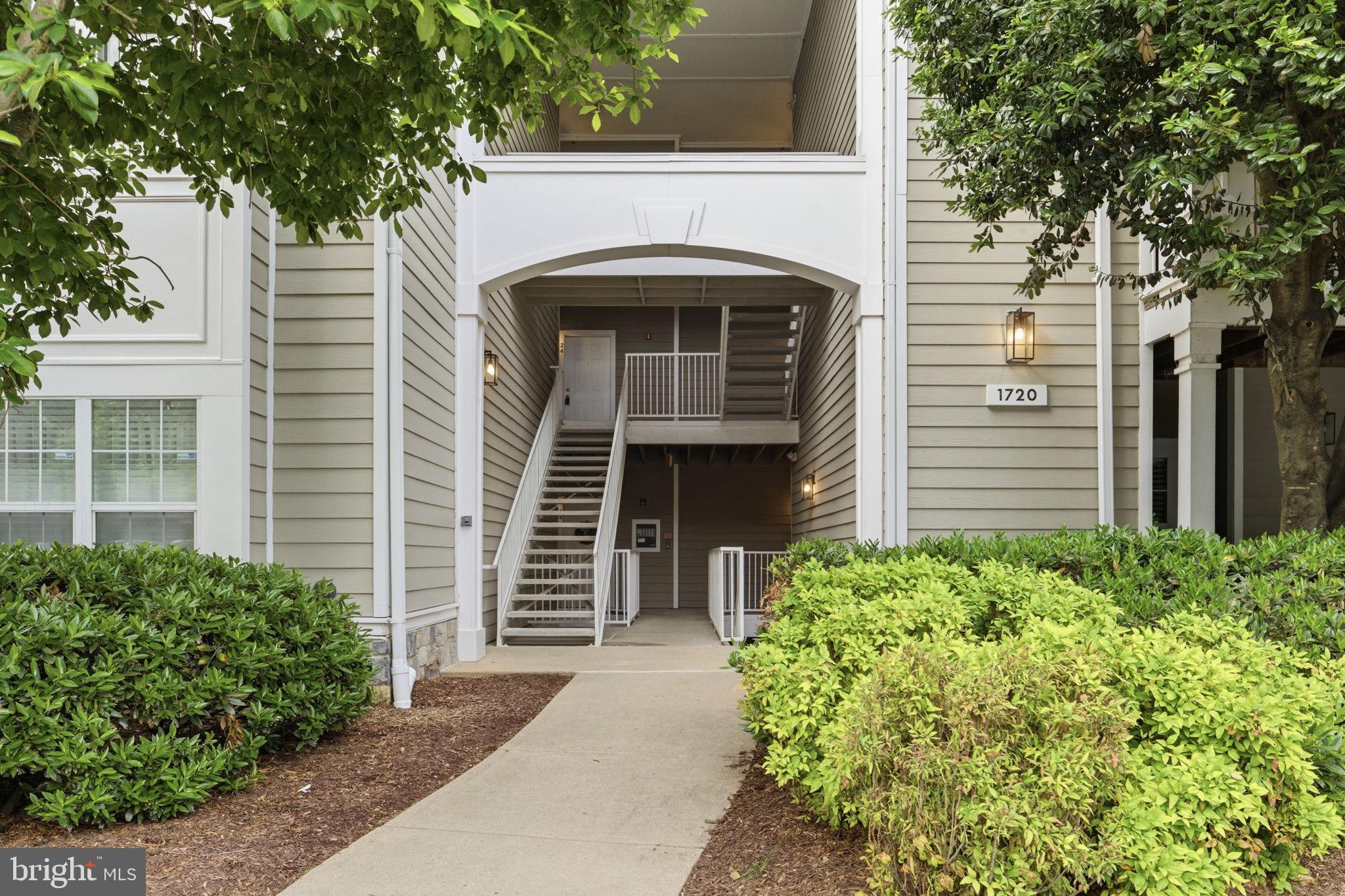 EDGEWATER AT TOWN CENTER - Residential