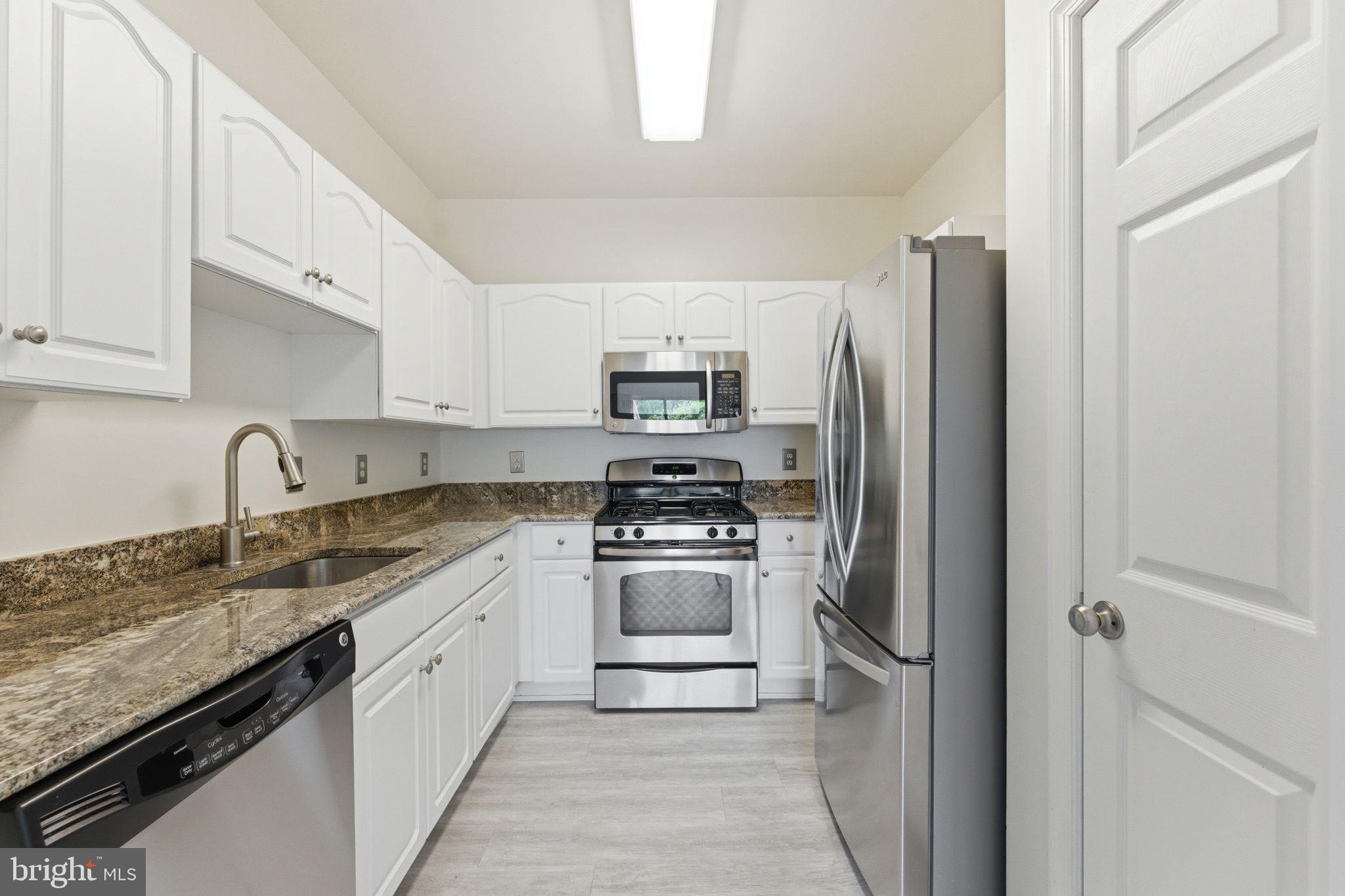 EDGEWATER AT TOWN CENTER - Residential