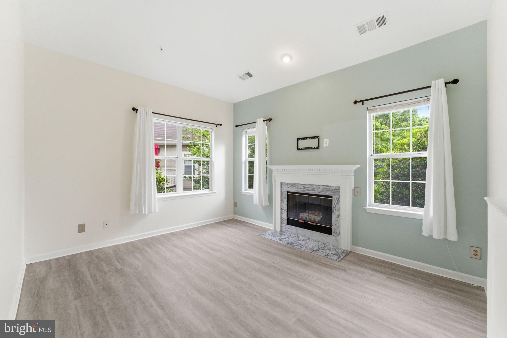 EDGEWATER AT TOWN CENTER - Residential