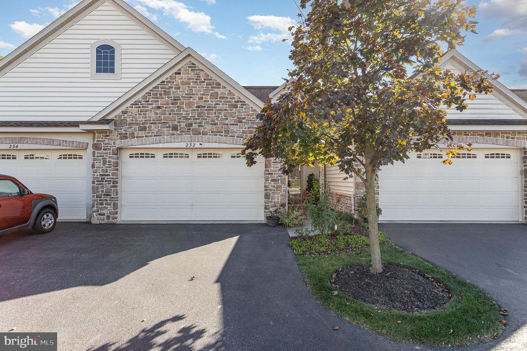 Photo of 232 Masonic Drive, ELIZABETHTOWN, PA 17022 (MLS # PALA2059100)