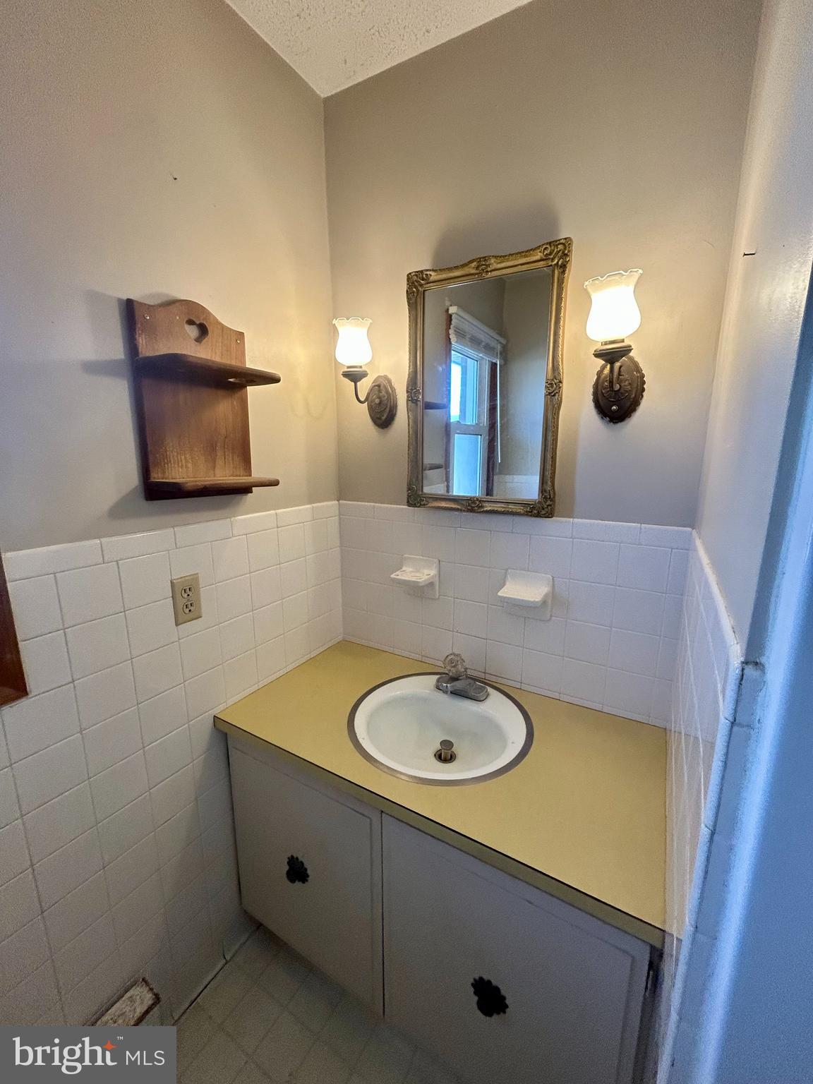 NONE UNRESTRICTED - Residential