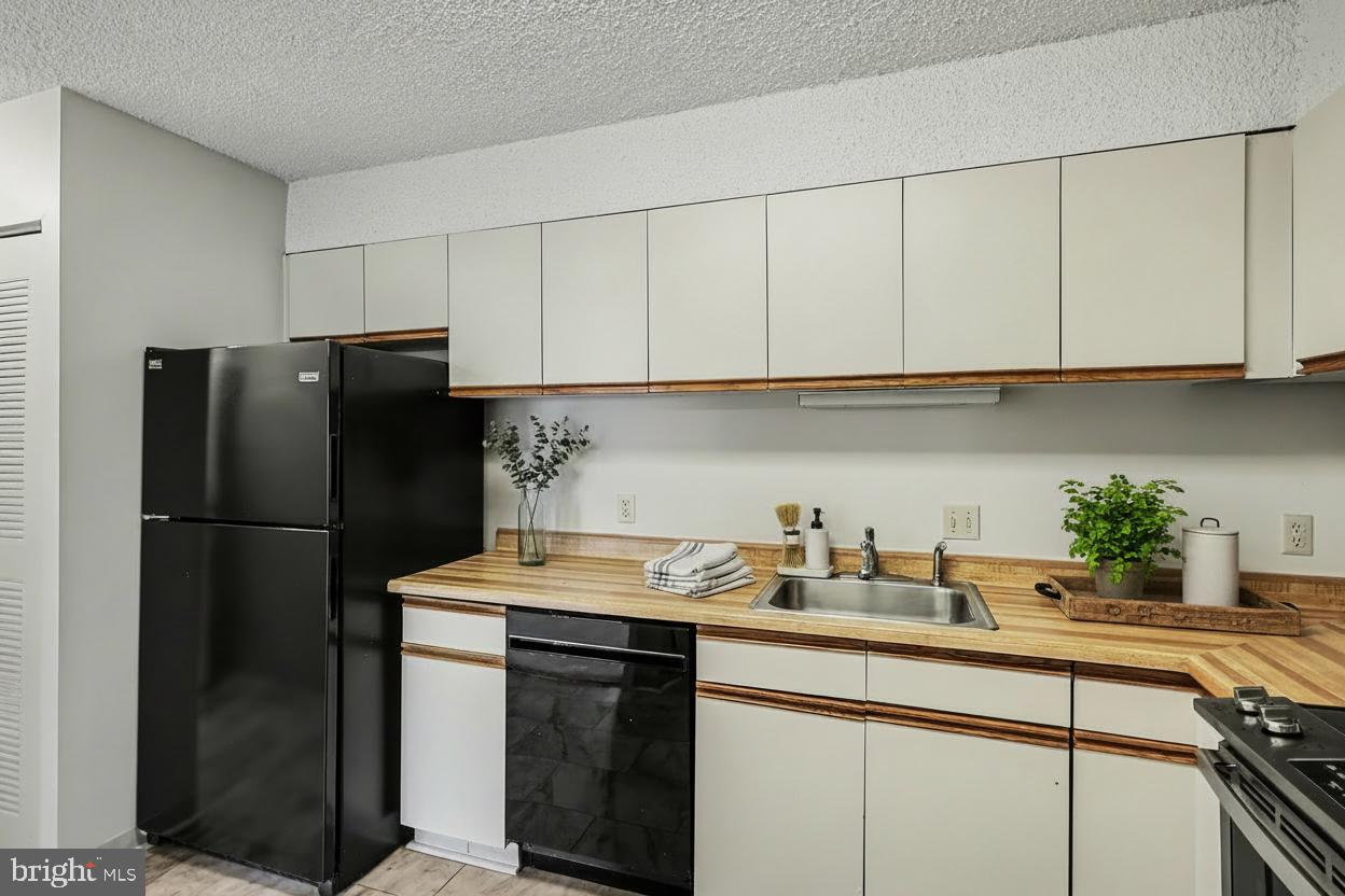 3800 POWELL LANE 920