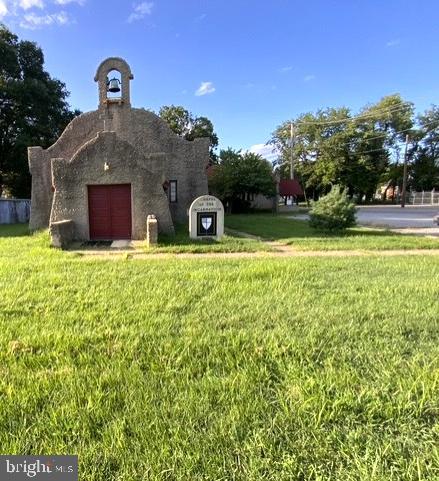 Main image without alt text