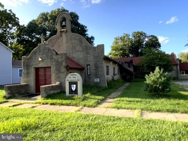 Main image without alt text