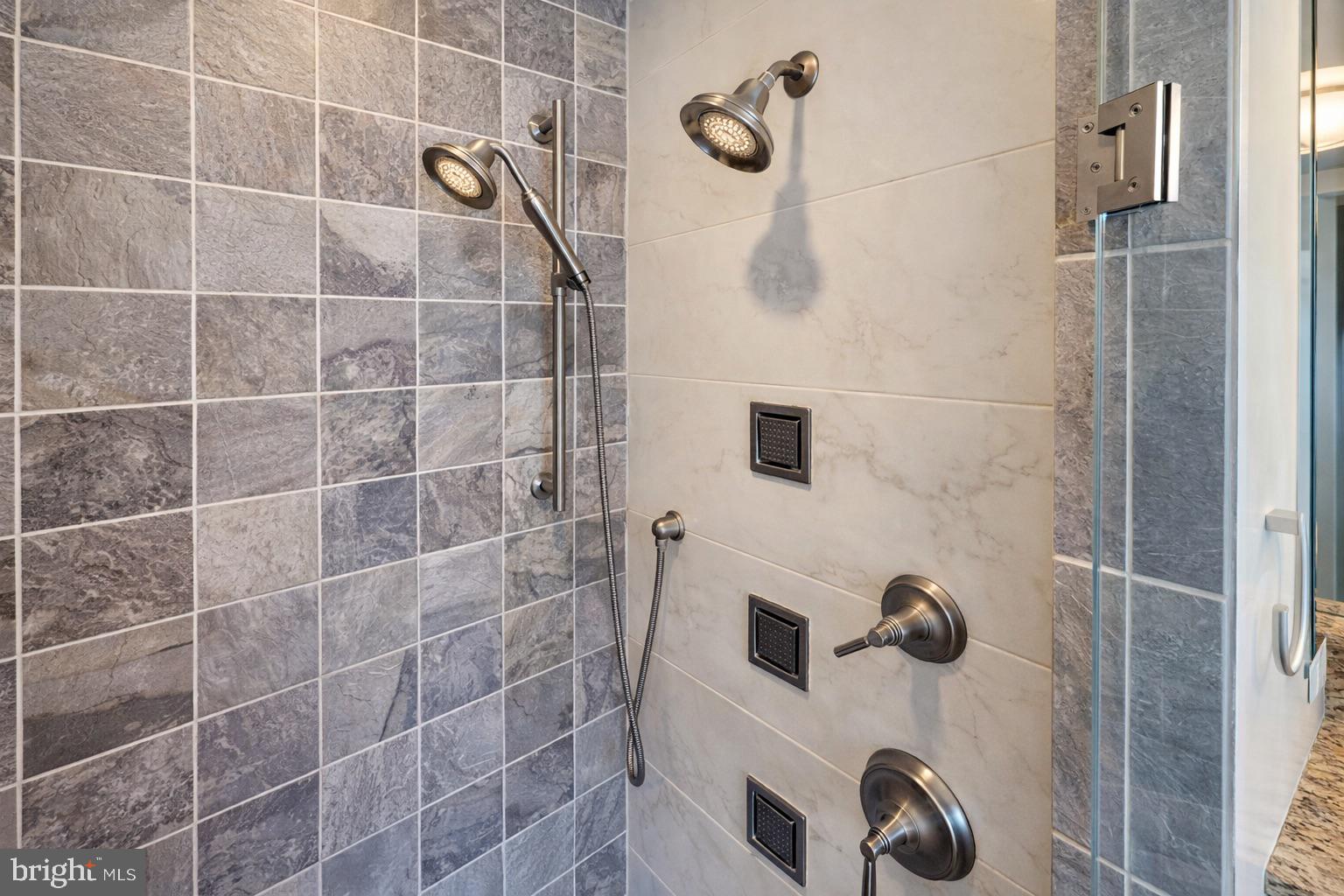 RIVER HILL - Residential