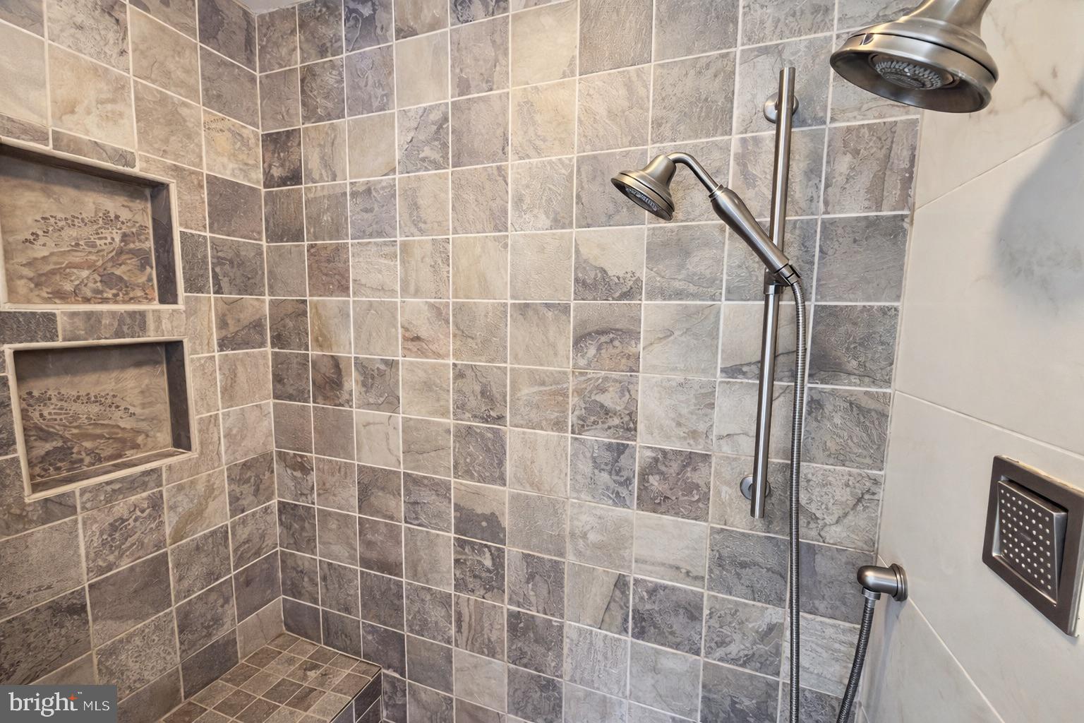 RIVER HILL - Residential