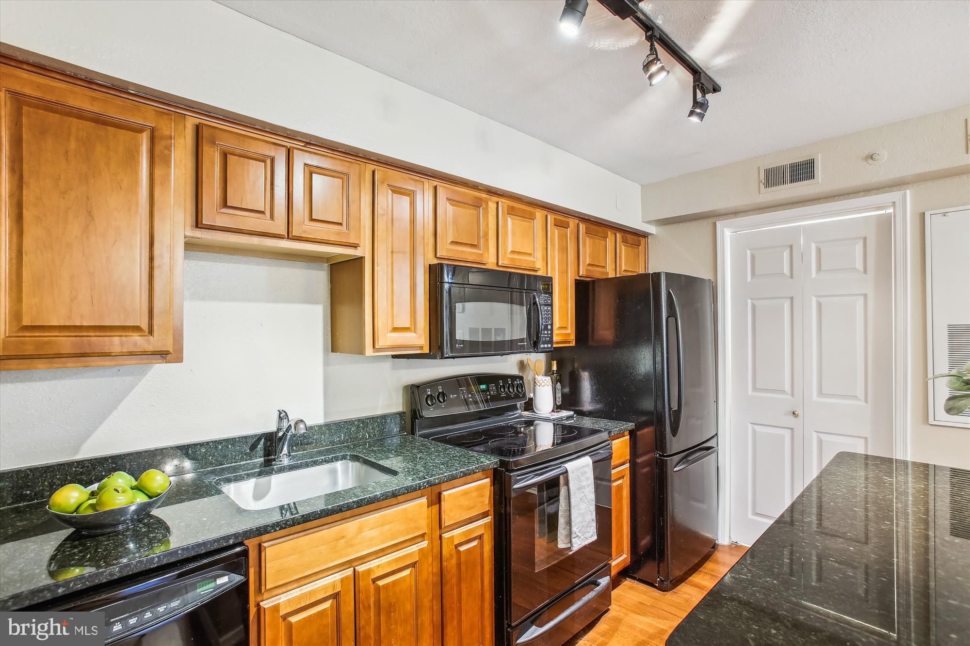 POINTE AT PARK CENTER - Residential