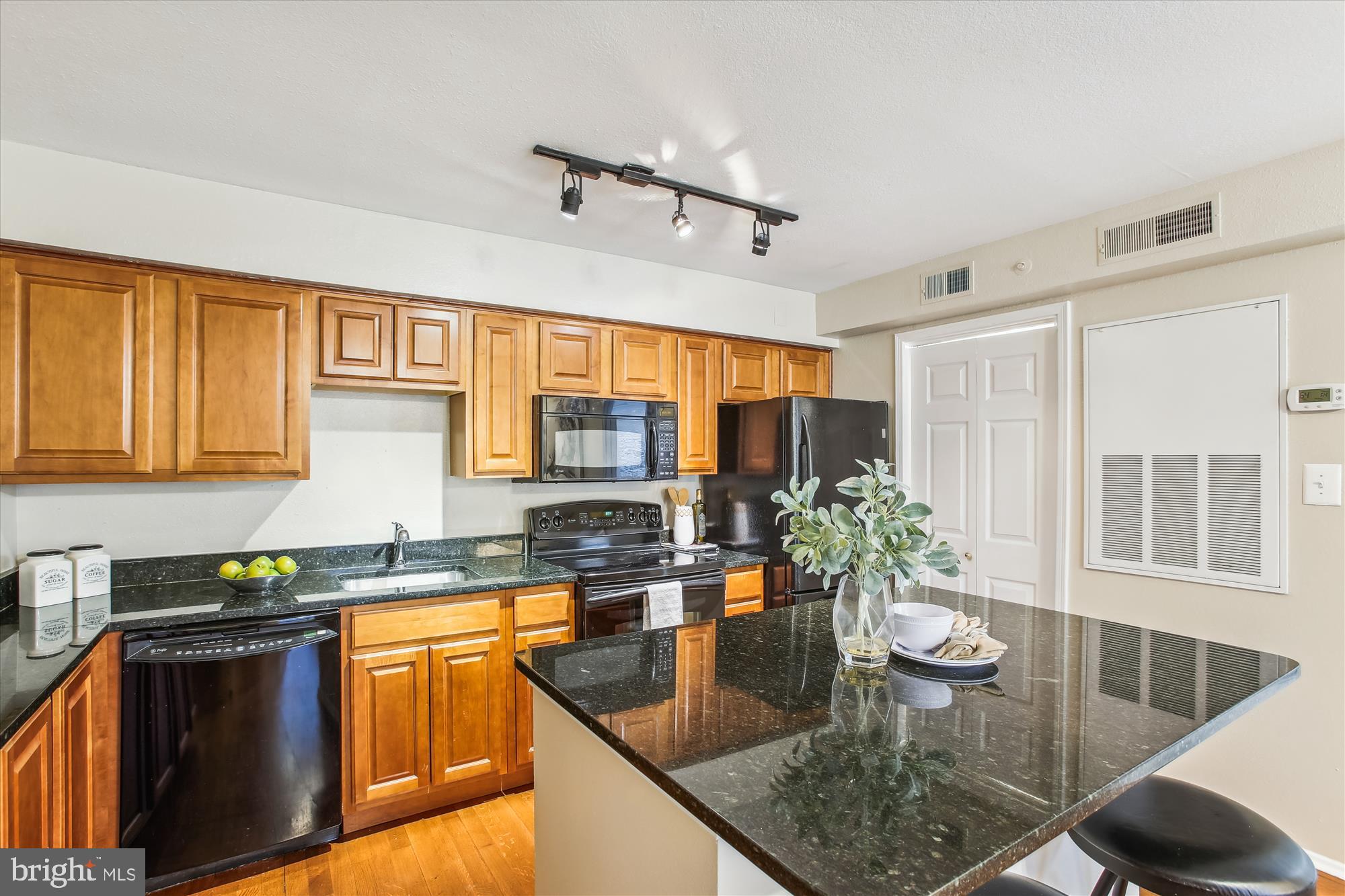 POINTE AT PARK CENTER - Residential