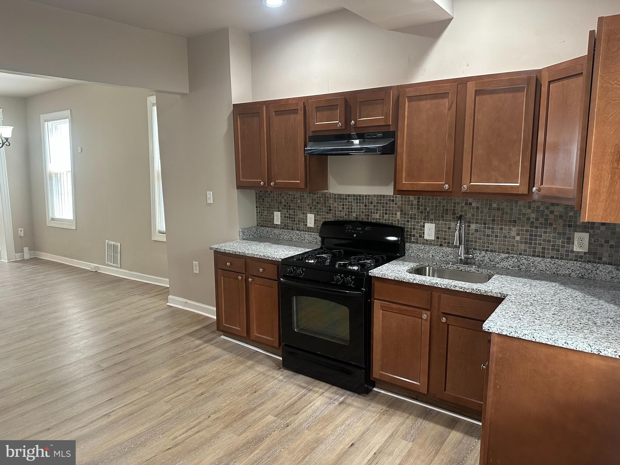BROADWAY EAST - Residential