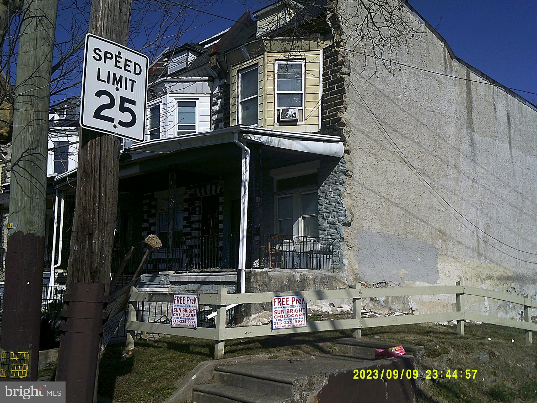 Main image without alt text