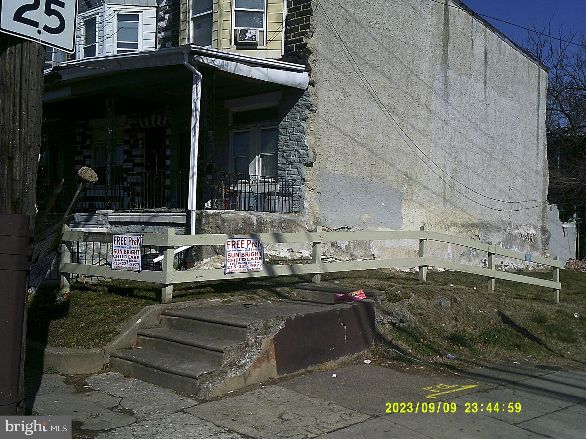 Main image without alt text